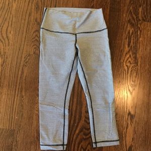 Black and white check lululemon wunder under crops